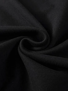 Esta camiseta unisex estampada presenta un gráfico del Mundial 2026, un diseño divertido, perfecto para todos los aficionados al fútbol. Hecha con una mezcla de telas, es cómoda, transpirable y versátil. Con una excelente relación calidad-precio, es un regalo ideal para amigos y familiares. - Negro - Ver 3