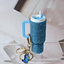 Bluey Juego de llaveros de la colección de decoración navideña de la familia  - Coco, Rusty, Amigos Bingo, Muffin y otros personajes, adecuado como regalos, decoraciones de embalaje y colecciones, lindas miniaturas de alta calidad, colgantes decorativos, llaveros de coche, bolsas, encantos, recuerdos de fiesta, decoraciones de fiesta, regalos de cumpleaños, llaveros, bolsas de regalo - Multicolor - Ver 12