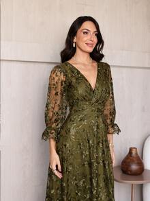 Long Olive Green Victoria Party Dress In Embroidered Lace With 3/4 Sleeves And V-Neck - Sophisticated And Elegant - Màu xanh Ô liu - Xem 2