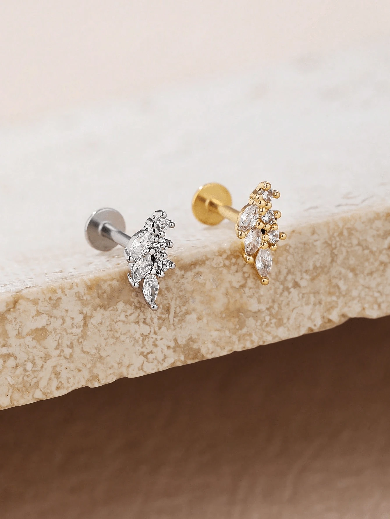 1pc Fashionable Minimalist Diamond Stainless Steel Leaf Earrings, Suitable For Women's Daily Wear - Leaves - View 1