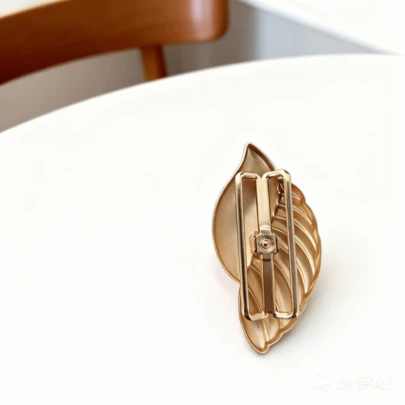 1个创意金属连接器贝壳造型丝巾夹，时尚装饰夹，适用于胸罩、泳衣、连衣裙、比基尼