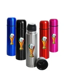 Termo de Acero Inoxidable Diseño Mundial Edición Especial | Conserva Bebidas Calientes y Frías por Horas | Estilo Deportivo Inspirado en Trofeo | Tapa Hermética Multifuncional | Colores Metálicos Vibrantes | Ideal para Café, Té y Regalo Futbolero ⚽ - Azul - Ver 3