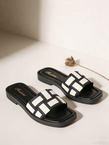 2026 New Plaid Black & White Slip-On Slippers, Versatile For Daily Wear, Beach, Casual, Women's Black Slides, Square Toe Flat Sandals, Casual Fashion Summer Beach Slippers, Women's Flat Sandals - Black - View 5