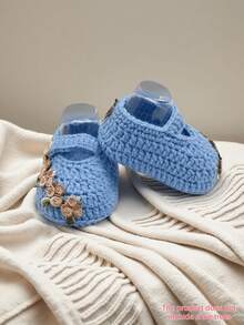 1 Pair Handmade Crocheted Flower Pattern Infant Pre-Walker Shoes/Socks - Baby Blue - View 6
