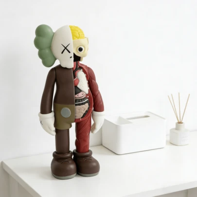 1 Stück KAWS Anatomie Spielzeugmodell, Anime Modell, süß, Heimdekoration, Schreibtisch Ornament, geeignet für Wohnzimmer Dekoration, exquisites Geschenk für Freunde, Anime Cartoon Charaktersammlung Statue Modell - Braune Verpackung Anatomie Modell (Brustdruck ist möglicherweise nicht perfekt, bitte nicht kaufen, wenn es stört)