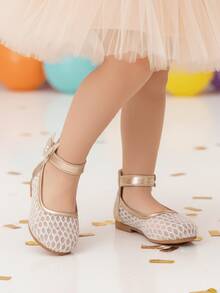 1双可爱金色镂空刺绣蝴蝶结网眼玛丽珍芭蕾舞鞋，闪亮珍珠水钻蝴蝶装饰，优雅芭蕾舞风格平底软底，仙气十足，优质金色金属PU材质，舒适透气，3D刺绣网眼时尚百搭，弹性柔软平底方便行走，适合4-15岁女孩、小学生和初中生，适合所有季节、派对、旅行和郊游。 - 金色 - 查看 11