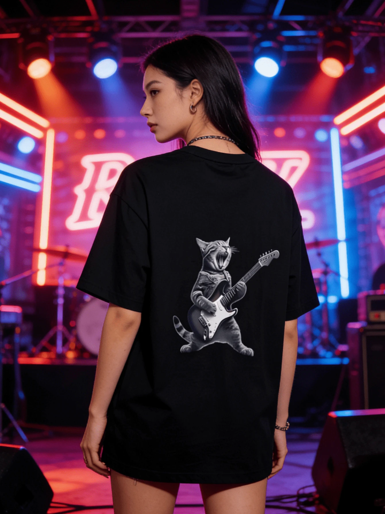 Women's Casual Short-Sleeve T-Shirt, Funny Cat Playing Guitar Pattern T-Shirt, Funny Style, Fashion Summer Short-Sleeve T-Shirt, Heat Transfer Print Design, 100% Cotton, Ideal For Holidays Or Daily Wear. This Round Neck Printed Short-Sleeve Casual Everyday T-Shirt Is An Excellent Gift For Family And Friends. Printed T-Shirt, Easter Printed Shirt, St. Patrick's Day Printed T-Shirt. - 黑色 - 查看 1