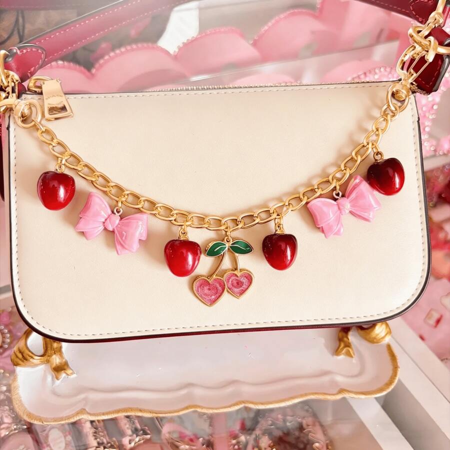 精美的手工樱桃钱包挂饰，包括蝴蝶结和樱桃吊坠，这些可以为任何手提包增添光彩，而且非常漂亮。 - 紅色 - 查看 1