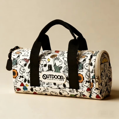  1PC Snoopy Pen Bag, Which Is Very Suitable For Storing Painting Tools And School Supplies, And Can Also Be Used As A Cosmetic Bag To Store Eye Shadow Plate, Lipstick, Eyelash Brush And Other Makeup Items, Earphones And Other Portable Small Things. The Handle Design Is Convenient To Carry Or Put Into The Bag, Giving Consideration To Practicality And Beauty.