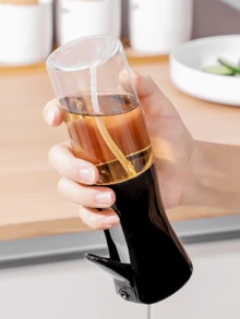 1个注油器。注油后，可精确控制油量，减少油脂吸收。剩余油位清晰可见。塑料压力头密封性极佳，防止泄漏。 - 查看 9