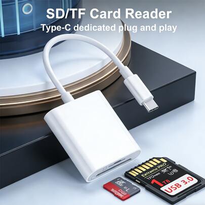 1个男女通用便携式USB-C/Lightning二合一读卡器，双SD/TF卡槽，高速传输，即插即用，兼容所有设备，适用于苹果、安卓、相机等，是旅行、办公和流媒体播放的必备数码配件。