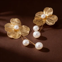 1 Đôi bông tai hình cánh hoa 3D rỗng, thích hợp để đeo hàng ngày. - Ngọc trai vàng - Xem 6