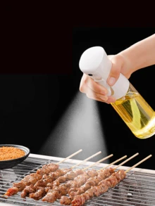 1个注油器。注油后，可精确控制油量，减少油脂吸收。剩余油位清晰可见。塑料压力头密封性极佳，防止泄漏。 - 查看 6