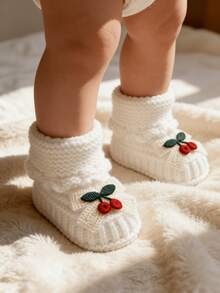 1双柔软针织樱桃刺绣婴儿学步鞋，白色，适合0-12个月宝宝，中帮冬季儿童鞋 - 白色 - 查看 2