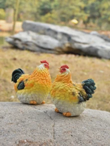 Urocza figurka kurczaka z żywicy, urocze zwierzątko gospodarskie do dekoracji domu i ogrodu, fantazyjna ozdoba patio, rustykalny akcent wiejski do salonu, kuchni, ekspozytor na półkę, odporna na warunki atmosferyczne rzeźba zewnętrzna, idealna do dekoracji ogrodu, na patio, balkon oraz jako wyjątkowy prezent dla miłośników zwierząt, entuzjastów kurczaków i kolekcjonerów w stylu rustykalnym - A - Zobacz 3