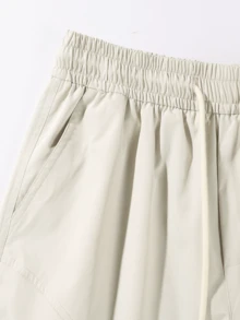1 chiếc quần short nam màu xanh hải quân có dây rút, đầu dây rút bằng kim loại, nhẹ, mềm mại, thoáng mát, chống nhăn, bền, kiểu quần Bermuda rộng rãi, thoải mái, thích hợp cho đi làm, đi chơi, thể thao mùa hè. - Màu be - Xem 4