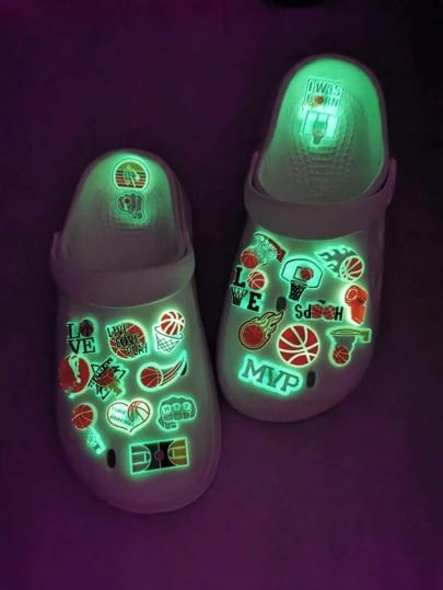 Juego de 24 piezas de nuevos adornos para zapatos con diseño de baloncesto que brillan en la oscuridad, de PVC, compatibles con zapatos, sandalias y mochilas con agujeros; accesorios de PVC 5D removibles, no para decoración integrada de zapatos, consulte el diagrama de verificación de detalles para el cierre