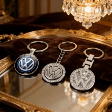 Llavero exclusivo diseñado para ajustarse a los modelos Lavida, Sagitar, Magotan, Passat, CC, Tiguan L, Lamando, Tayron e ID Series. Este llavero de metal unisex con colgante presenta un logotipo de automóvil con diamantes incrustados, lo que lo convierte en una excelente opción para un regalo de alta gama. Adopta un diseño estilo equipo original - 1 pieza - Ver 3