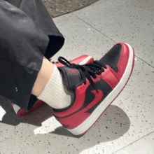 Nike 男鞋新款AJ1低筒休閒復古板鞋籃球鞋 - 紅色/黑色 - 查看 1