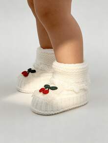 1双柔软针织樱桃刺绣婴儿学步鞋，白色，适合0-12个月宝宝，中帮冬季儿童鞋 - 白色 - 查看 3