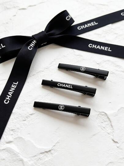CHANEL 韩版时尚百搭黑色发夹。侧分刘海发夹。女生刘海发夹。高端字母发夹。