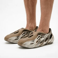 Men's Breathable Hollow Clog Shoes, Anti-Odor EVA Thick Bottom Slides, Lightweight Non-Slip Casual Sandals For Beach, Pool, Garden, Summer Outdoor Wear - 淺灰色 - 查看 1