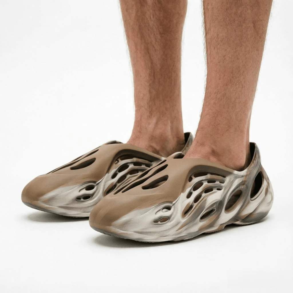Men's Breathable Hollow Clog Shoes, Anti-Odor EVA Thick Bottom Slides, Lightweight Non-Slip Casual Sandals For Beach, Pool, Garden, Summer Outdoor Wear - 淺灰色 - 查看 1