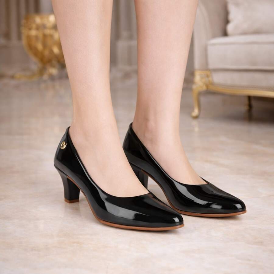 Women's Black Mid-Heel Block Shoe With Pointed Toe And Elegant Buckle - Comfortable, Pointed Toe Pump - 黑色清漆 - 查看 1