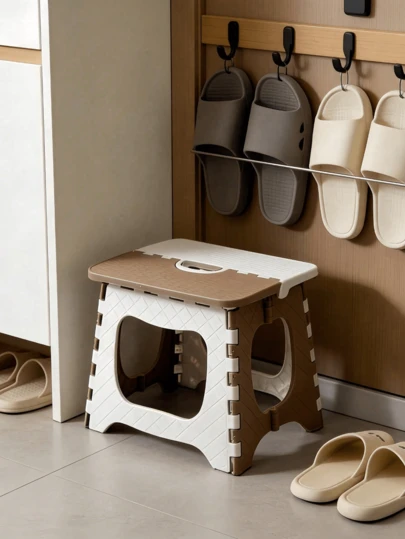 1个可折叠塑料便携式露营凳，适合成人户外钓鱼、旅行、露营、野餐，春夏秋季户外家具必备