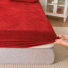 Single Size Fleece Sheet Set Measuring 165x228cm. Soft And Comfortable. - Red - View 2