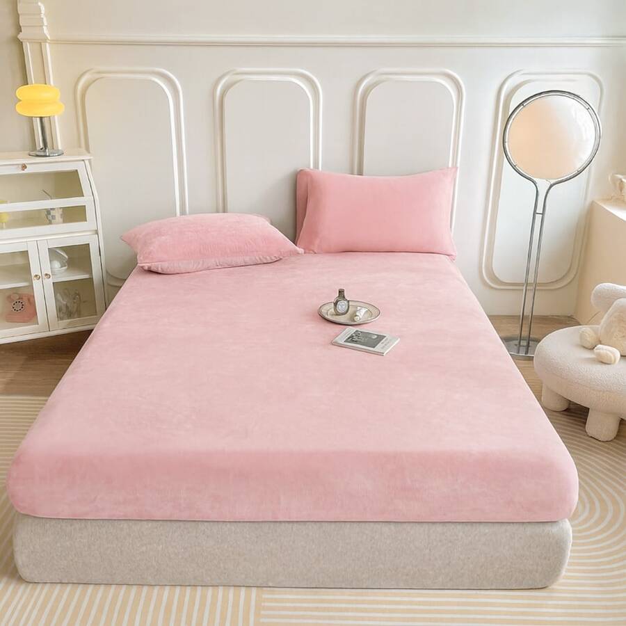 King Size Fleece Sheet Set Measuring 260x230cm. Softness And Comfort. - Pink - View 1