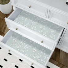 1卷自粘可移除墙纸，无缝防水PVC材质，客厅背景装饰，墙贴，家具橱柜翻新装饰贴纸，清新风格墙纸，浅蓝色背景搭配白色梅花枝图案，适用于室内墙面装饰、家具橱柜翻新，单卷尺寸：44厘米*3/5/10米 - 1卷 - 查看 7