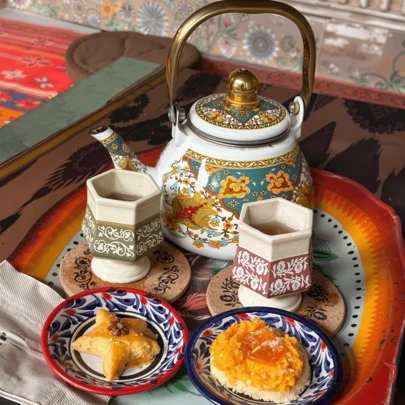 1pc Floral Enamel Teapot, Retro Gold & Beige Color, Bohemian Style Ceramic Handle Ceramic Teapot, 1.1L Capacity, Suitable For Stove To Boil Water, Kitchen Decor