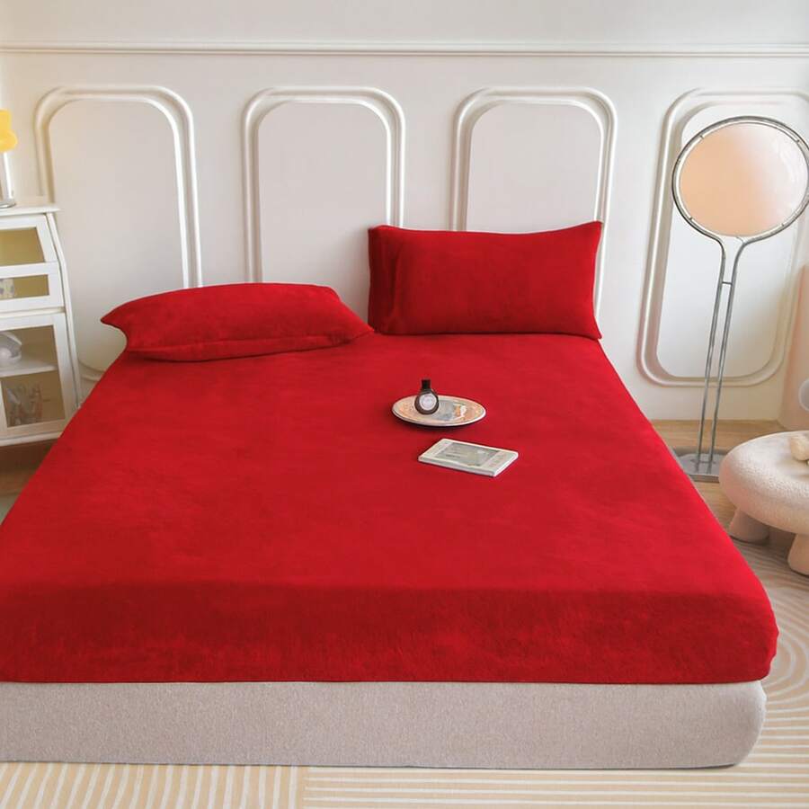 Single Size Fleece Sheet Set Measuring 165x228cm. Soft And Comfortable. - Red - View 1