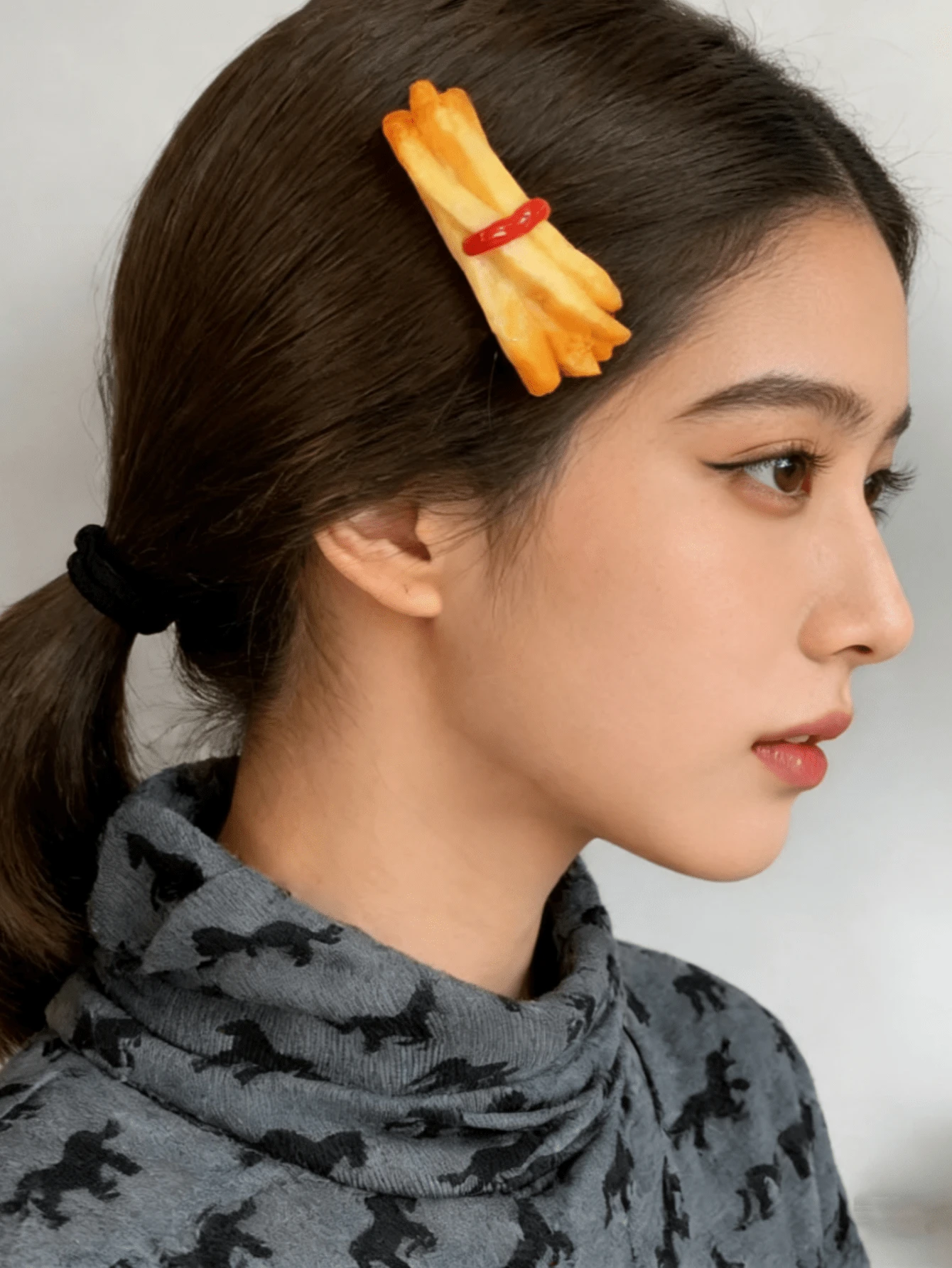 1个逼真的番茄薯条造型发夹，趣味新奇发饰，可爱搞怪礼物头饰 - 彩色 - 查看 1