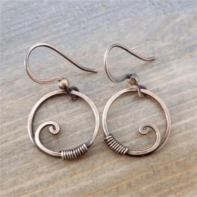 1 par de pendientes bohemios vintage con colgante asimétrico de círculo hueco, adecuados para uso diario de mujeres y como regalo, accesorio para todas las estaciones