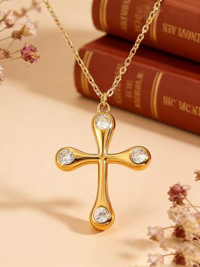 1 Chiếc - Dây chuyền thép không gỉ cao cấp với mặt dây chuyền hình thánh giá đính đá Zirconia, sở hữu lớp mạ vàng nổi bật, chống phai màu và oxy hóa, toát lên vẻ sang trọng tinh tế và kín đáo.