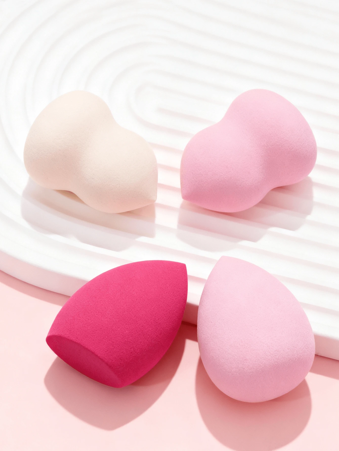 4个化妆海绵，适用于膏状和粉状遮瑕膏，散粉化妆刷，化妆品，便宜，房间装饰，梳妆台，旅行，卧室，化妆配件，粉扑，美妆蛋，粉扑，化妆海绵，便宜，圣诞礼物，化妆品，化妆工具，便宜货，礼物，女士礼物，圣诞礼物