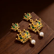 一对皇冠珍珠珐琅首饰，节日礼物耳环 - 金色 - 查看 5