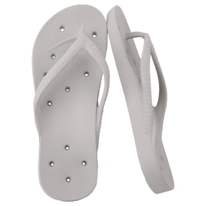 1 双纯色休闲街头风 EVA（乙烯-醋酸乙烯酯共聚物）镂空人字拖，适合沙滩、度假、健身房等各种场合，四季皆宜