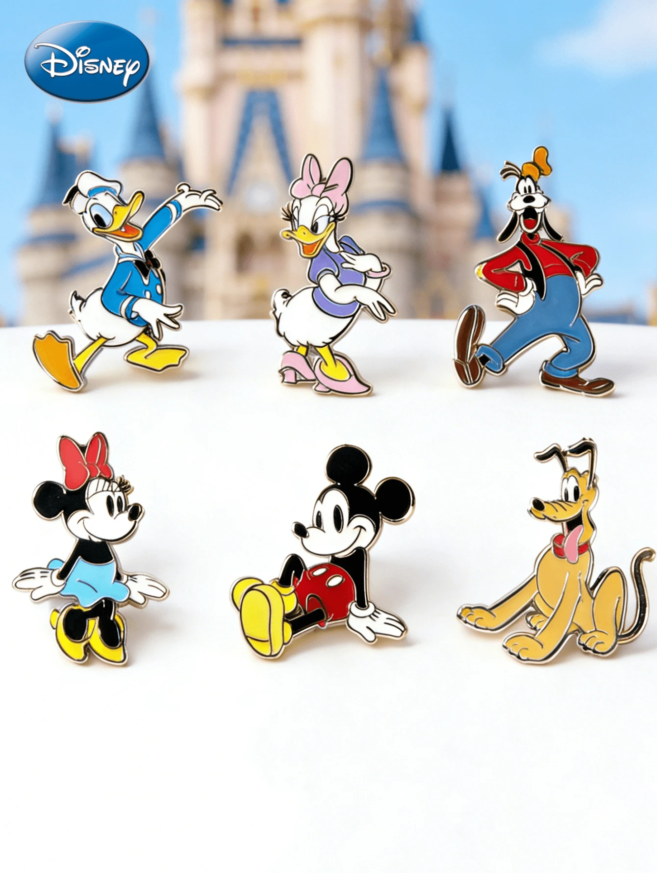 Monogram Disney 1件迪士尼官方授權琺瑯胸針 米奇 米妮 黛絲鴨 唐老鴨 高飛 布魯多 可愛卡通胸針 裝飾徽章 適用於衣服 包包 背包 帽子 頭帶 女性胸針 收藏展示 生日聖誕動漫周邊禮物 - 1 pc - 查看 1