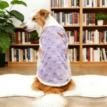 柔软舒适的大型犬抓绒背心，适合中大型犬——防风保暖，金毛寻回犬和拉布拉多犬等大型犬适用——春、秋、冬三季皆宜。 - 淡紫色 - 查看 9