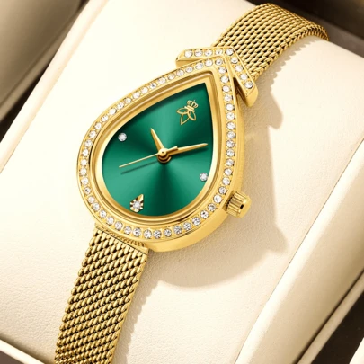 YaLaLuSi 一款优雅的女士石英腕表，水滴形表盘镶嵌水钻，刻度清晰，尽显奢华质感，轻盈表带，是送给女友、家人或闺蜜的完美礼物，也是生日、情人节或纪念日的理想之选。适合工作、外出以及任何场合佩戴。