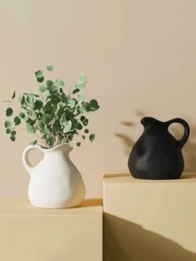 1 bình gốm trắng mộc mạc, điểm nhấn hoàn hảo cho mọi không gian nhà; 1 chậu trồng cây bằng đất nung kiểu nhà nông cổ điển, chất liệu đẹp mắt; 1 bình gốm lớn kiểu cổ điển có tay cầm, thích hợp để trang trí bàn ăn hoặc làm vườn. - A - Xem 8