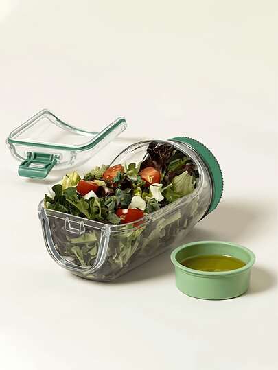 1 hũ đựng salad dùng được trong máy rửa chén và tủ lạnh, có miệng mở bên hông và nắp chống rò rỉ. Hộp đựng kín khí này đi kèm với các hũ đựng gia vị và thiết kế xếp chồng lên nhau, lý tưởng cho việc chuẩn bị bữa ăn, bữa trưa, bữa tối, sử dụng tại văn phòng (không bao gồm thìa).