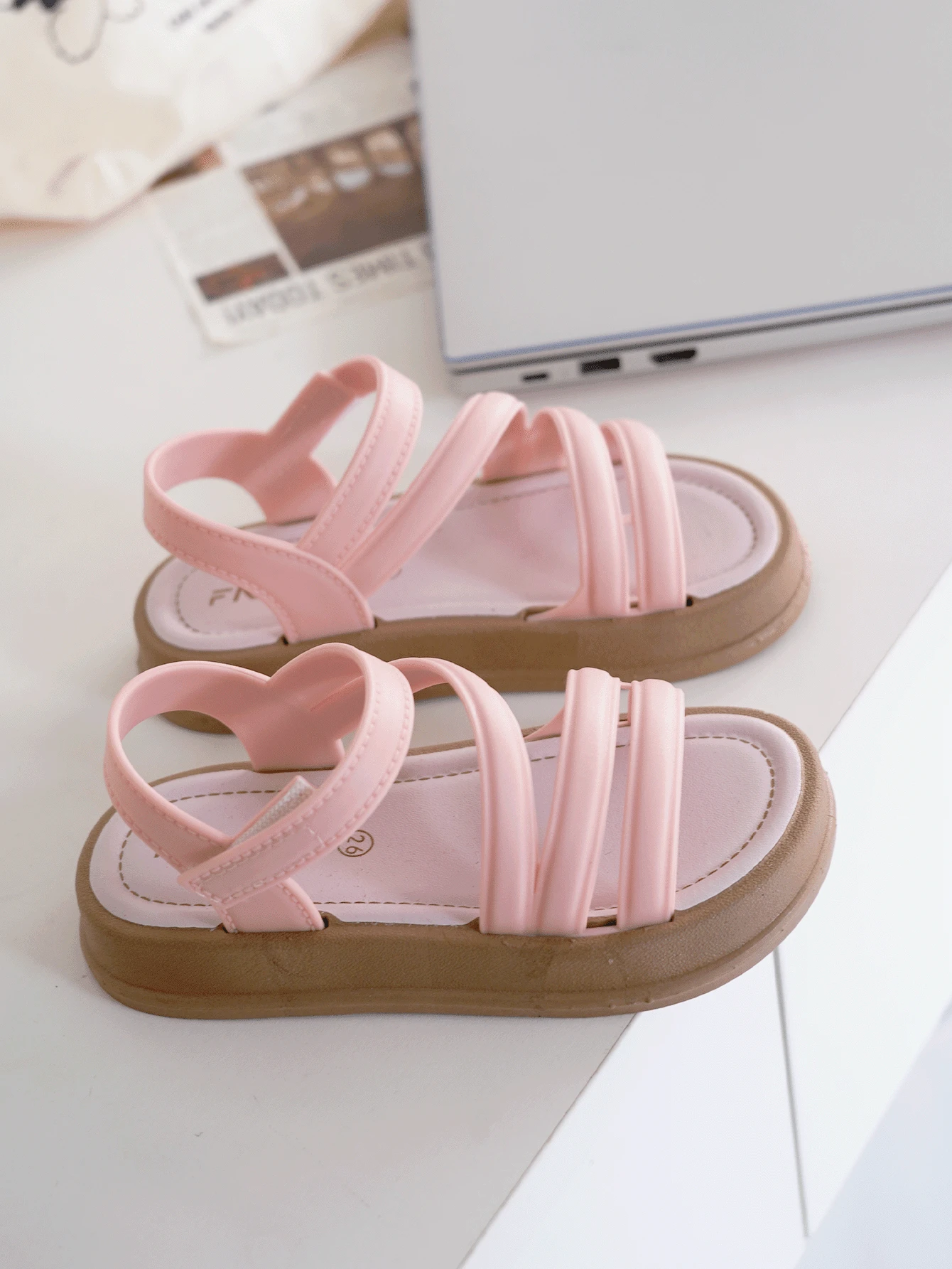 2026夏季新款儿童时尚多带公主凉鞋，女童软底防滑沙滩鞋，魔术贴设计，适合1-3岁儿童，简约粉色凉鞋 - 粉色 - 查看 1