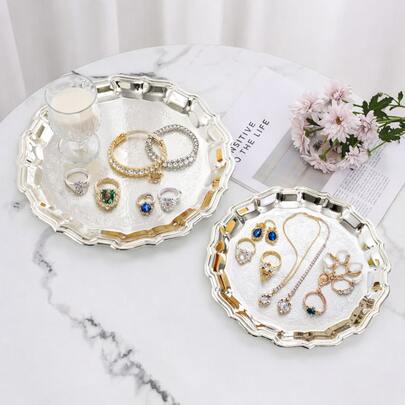 1 Khay phục vụ bằng kim loại cổ điển màu bạc, khay trang trí sang trọng, đĩa dập nổi tinh tế, khay cà phê, khay tráng miệng, đạo cụ chụp ảnh, trang trí bàn ăn thanh lịch cho gia đình, quán cà phê, tiệc trà chiều, khay trưng bày đám cưới, đồ trang trí nhà cửa cao cấp không thể thiếu.