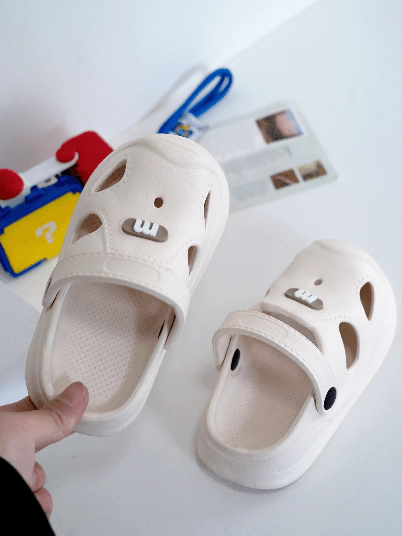 Toddler Slippers, Kids Breathable Non-Slip Soft Bottom Cute Pattern Closed-Toe Cartoon Sandals, 1-5 Years Old Baby Prewalker Shoes - Beige - View 1