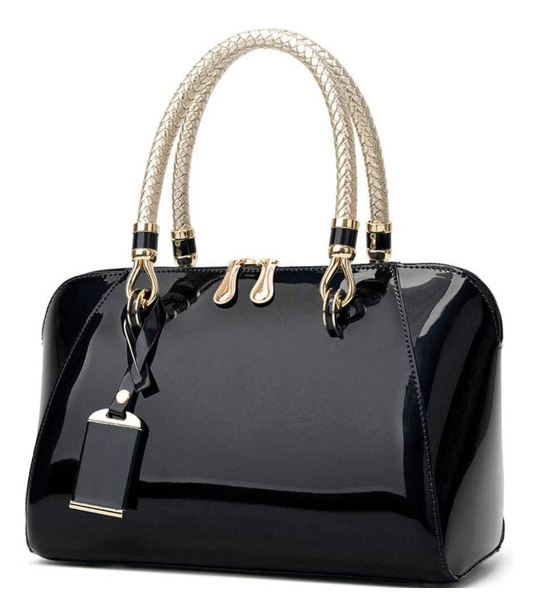 Bolsa feminina em couro envernizado com alça de ombro elegante.