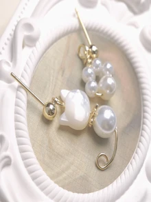 2pcs Fashionable Chic Cat Paw Shaped Pendant Earrings, Petite Faux Pearl Asymmetric Luxury Earrings Suitable For Daily, Vacation, Party, Gift - White - View 1